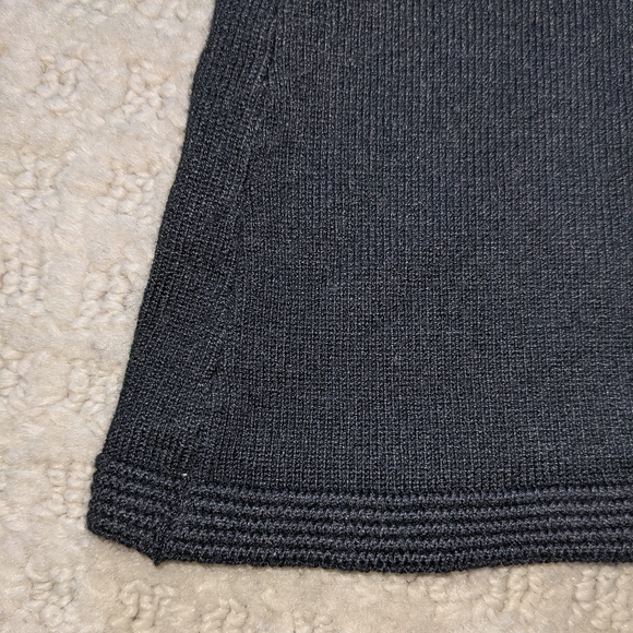 Cold shoulder top - Picture 5 of 8